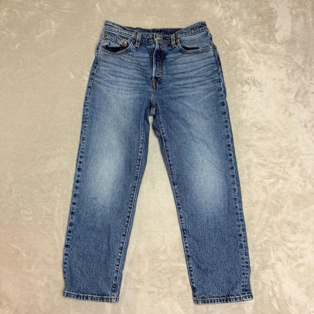 Levi’s Classic Straight Leg Women's Jeans in Medium Blue